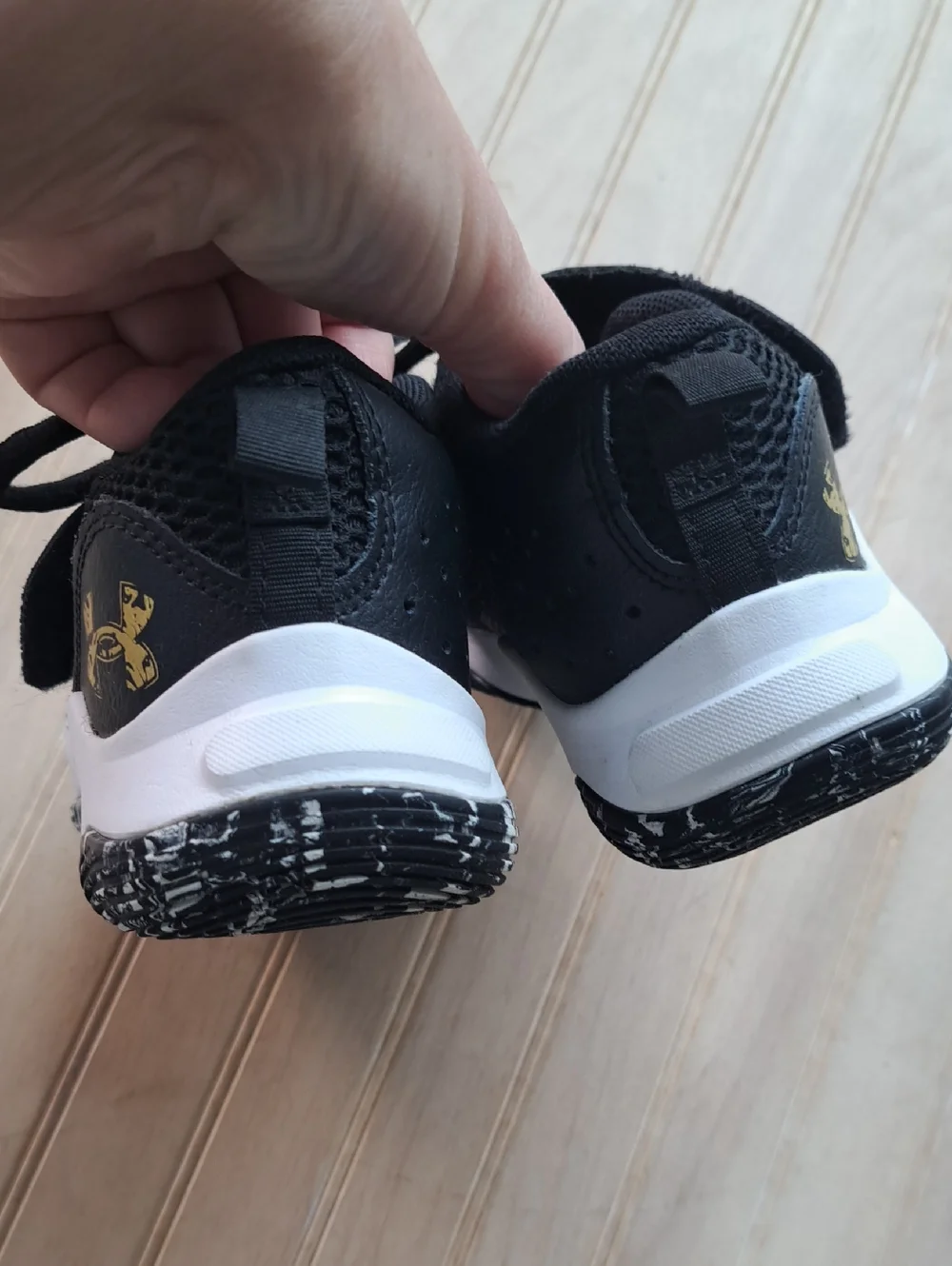 Under Armour Assert 10 AC Black White Hook & Loop Kids Running Shoes